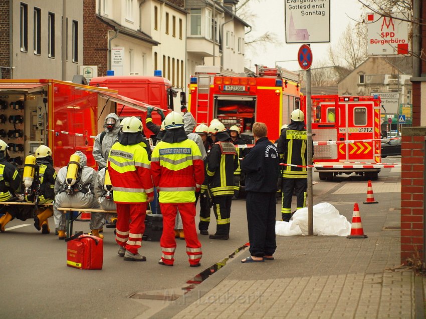 Weisses Pulver im Buero gefunden Koeln Porz Mitte Hauptstr P231.JPG